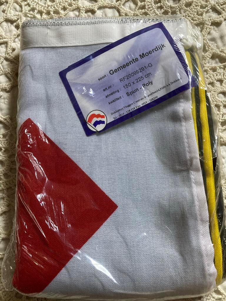Vlag Gemeente Moerdijk 150x225, nieuw in verpakking, Diversen, Ophalen of Verzenden, Nieuw