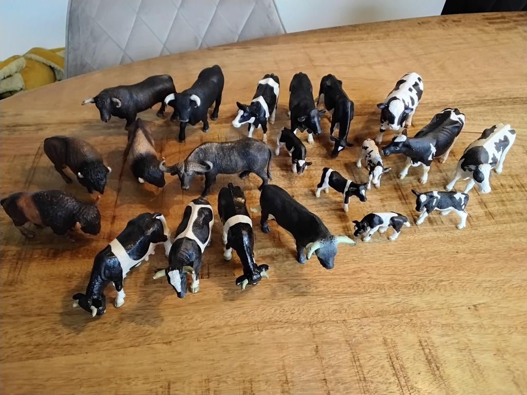 Schleich runderen, koe, stier, bison, buffel, Ophalen of Verzenden, Zo goed als nieuw, Paard, Beeldje of Figuurtje
