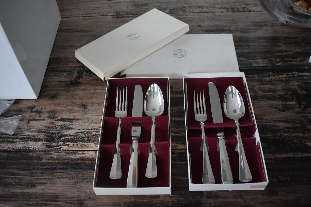 Sola Haags Lofje verzilverd 100 2x dinercouvert in doosje, Antiek en Kunst, Antiek | Bestek, Ophalen of Verzenden