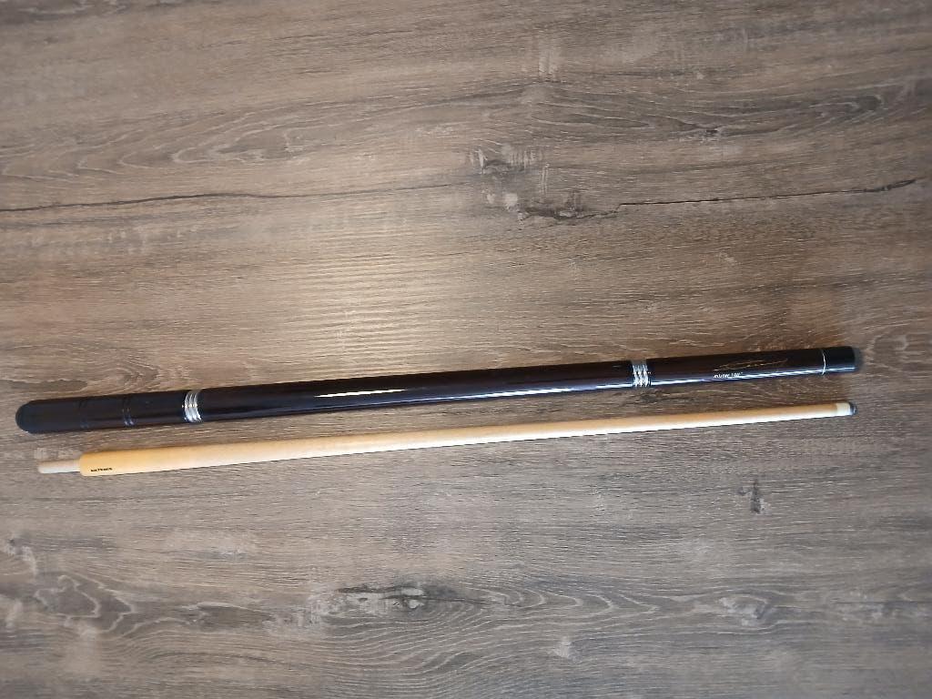 BILJARTKEU VAN ARTEMIS MISTER 100 IN NIEUWSTAAT, Ophalen of Verzenden, Zo goed als nieuw, Keu of Ballen