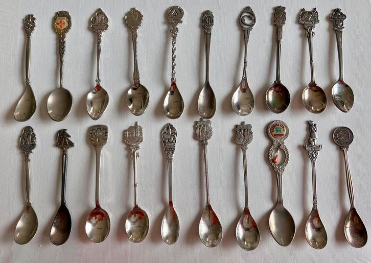 20 theelepeltjes. Div thema’s Meeste zijn verzilverd, Antiek en Kunst, Antiek | Bestek, Ophalen of Verzenden