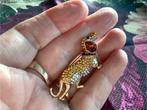 Vintage broche Tekkel hond edelstenen Aurora Borealis, Overige materialen, 4 tot 7 cm, Verzenden, Zo goed als nieuw