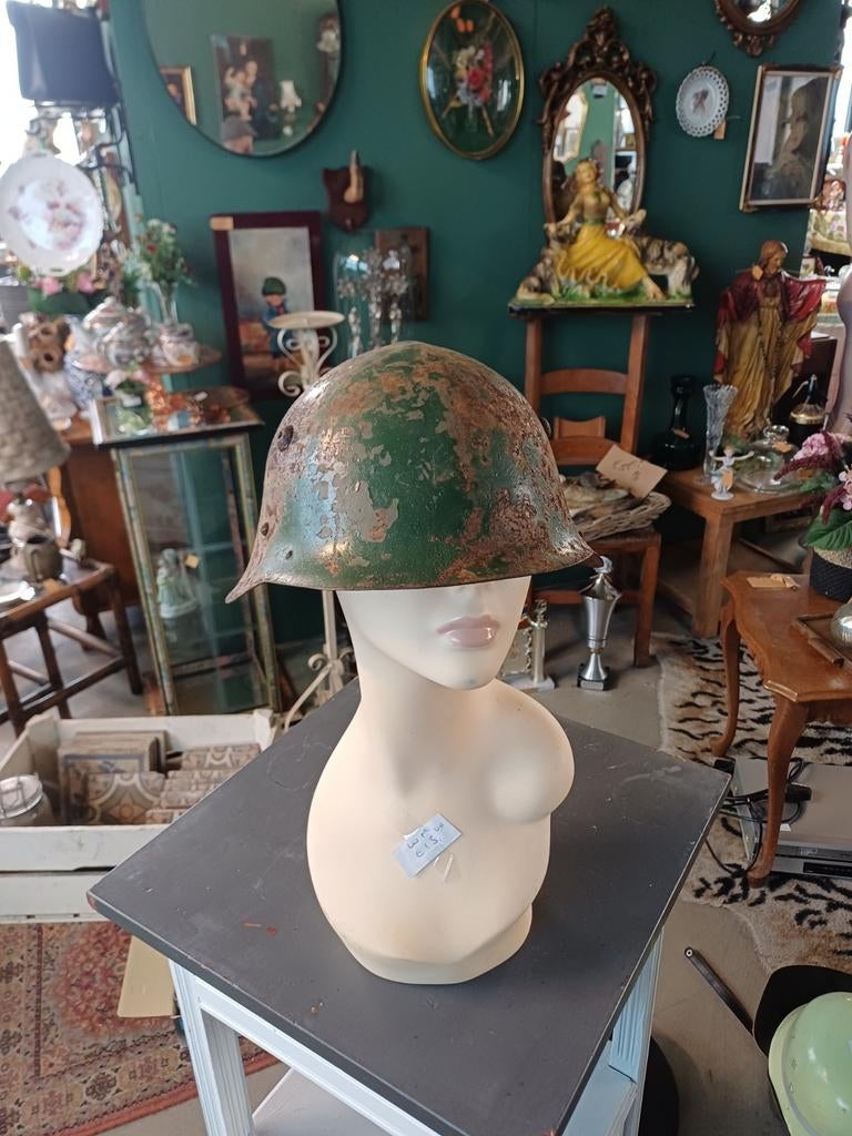 Oude militaire helm - Vintage legerhelm, Ophalen of Verzenden, Overige soorten, Overige gebieden, Helm of Baret