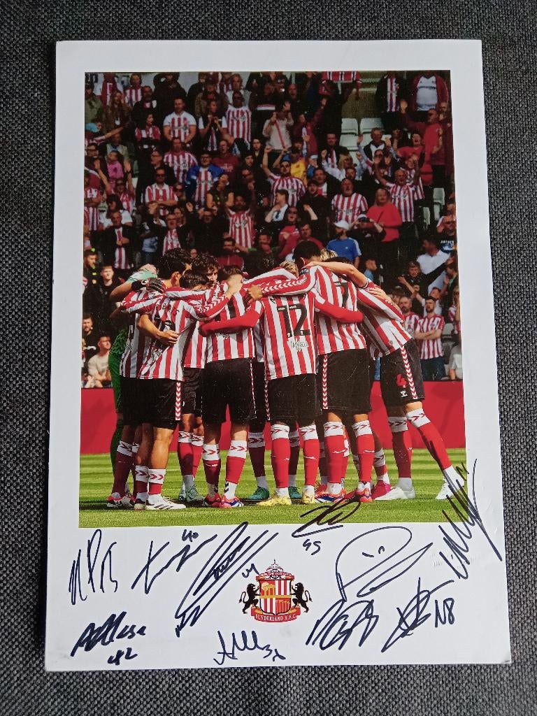 Grote gesigneerde 2024-2025 kaart van Sunderland AFC, Ophalen of Verzenden, Nieuw, Buitenlandse clubs, Spelerskaart