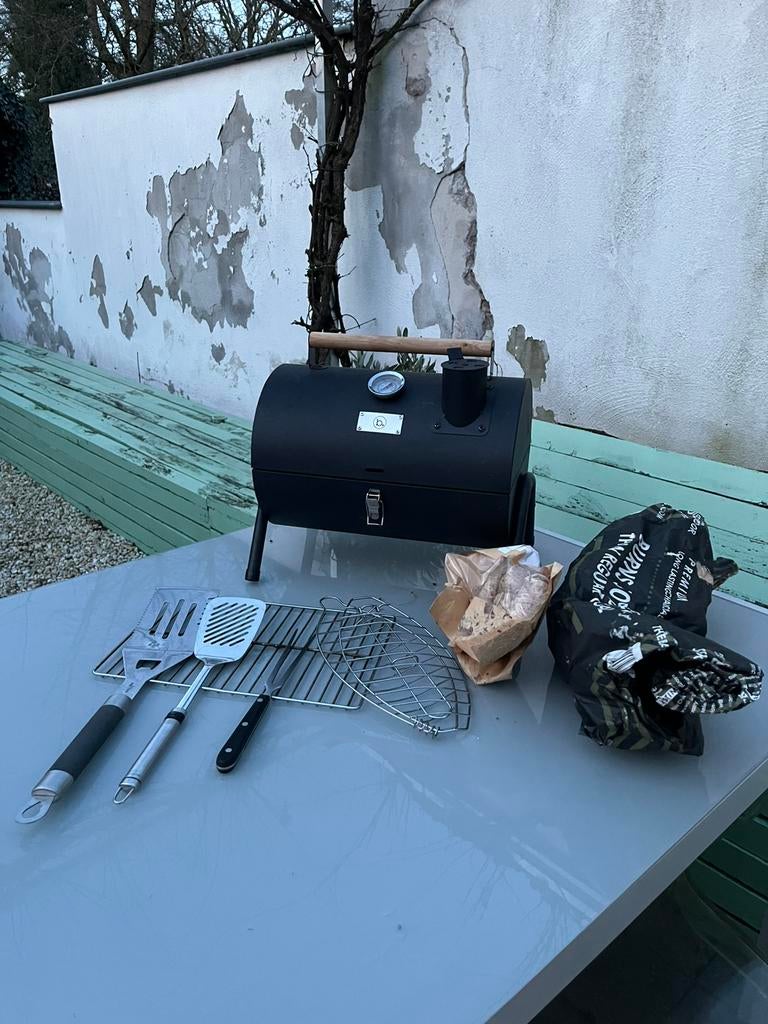 Blokker Houtskool Tafel BBQ & Smoker Arlington - Barbecue, Ophalen, Zo goed als nieuw