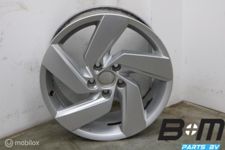 ORIGINEEL 1 losse 17 inch Richmond velg VW Golf 8 5H0601025E, Auto-onderdelen, Banden en Velgen, Gebruikt, Velg(en)