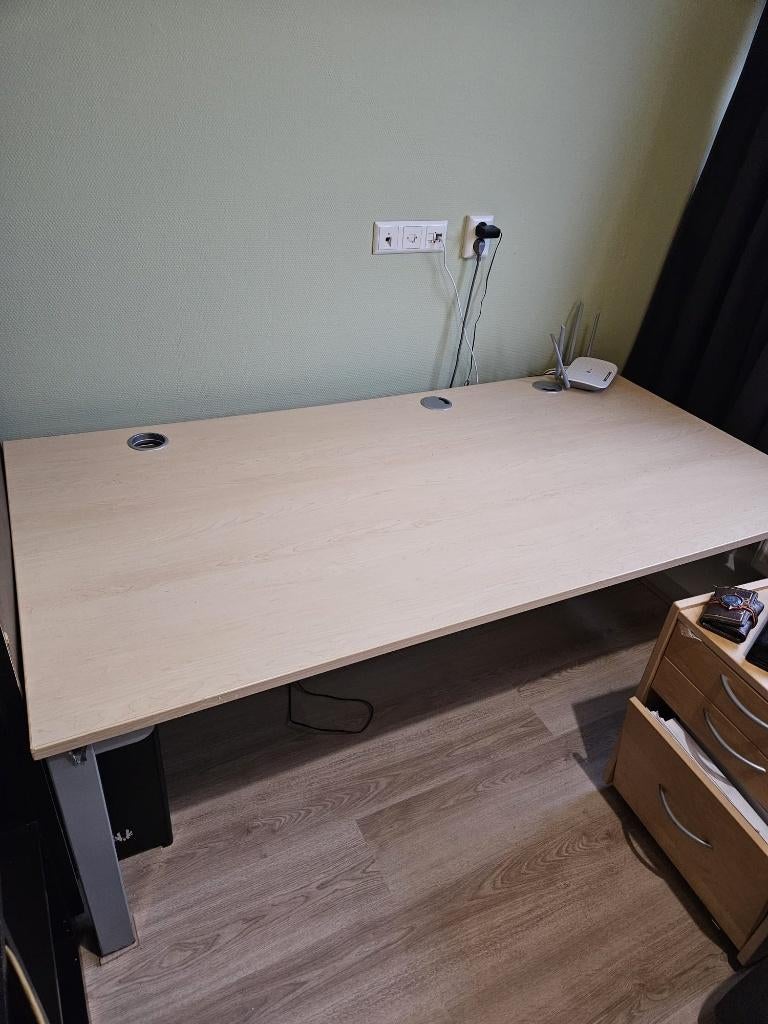 Hoogteverstelbaar bureau, Huis en Inrichting, Bureaus, Ophalen, 90 cm, 190 cm, Zo goed als nieuw