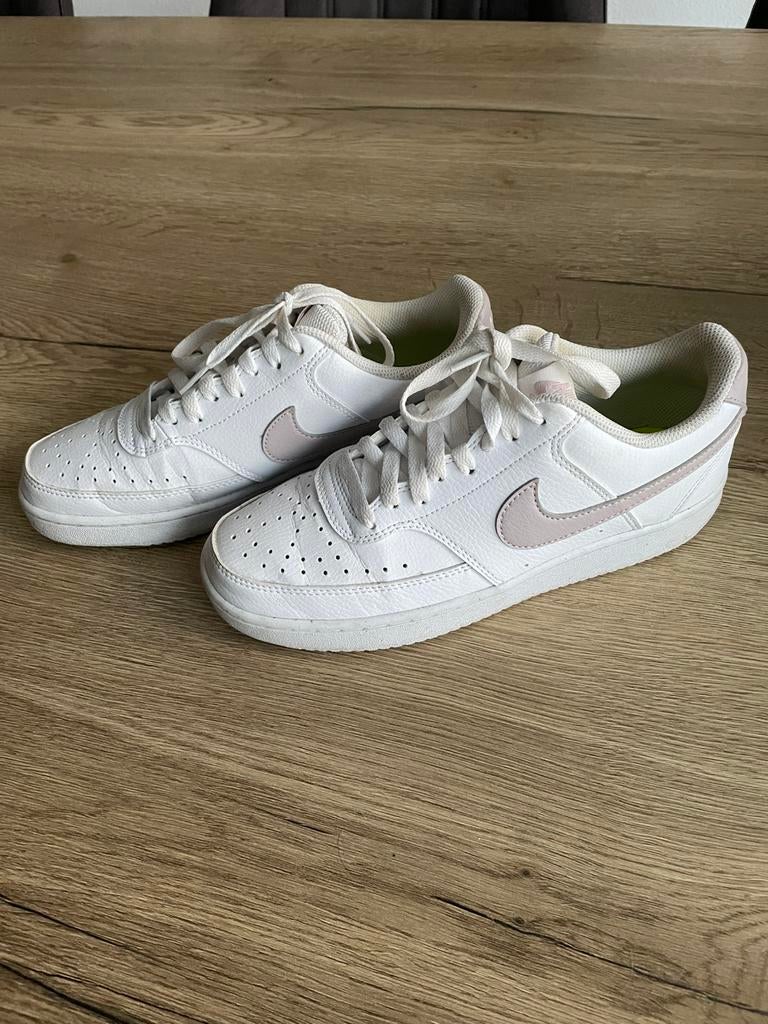 Mooie nike sneakers maat 40, Kleding | Dames, Schoenen, Ophalen of Verzenden, Zo goed als nieuw, Sneakers of Gympen