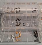 Partij edelsteen hangertjes in display bakken, Ophalen, Nieuw