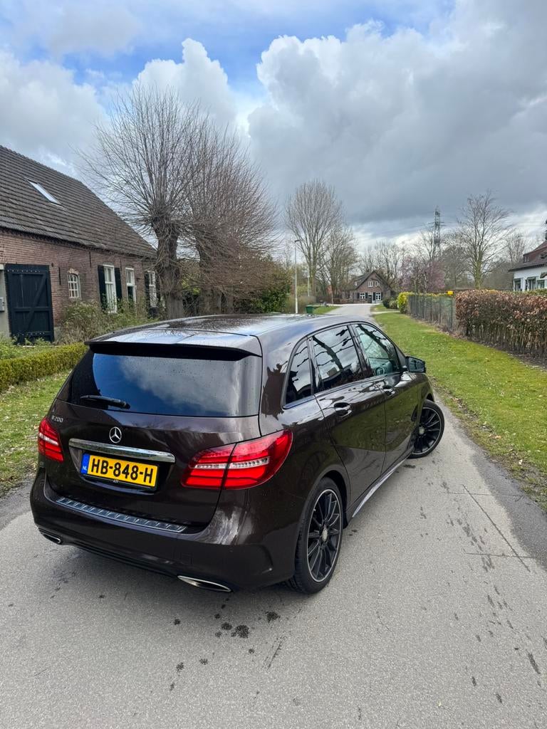 Mercedes-Benz B 200 AMG Line | Pano | Memory | Carbon, Auto's, Mercedes-Benz, 1325 kg, Bruin, Particulier, 66 €/maand