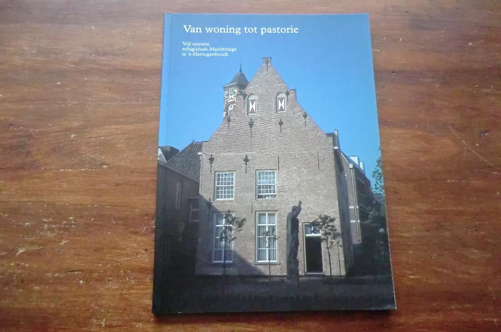 boek - Van woning tot pastorie / Mariënhage Den Bosch, Ophalen of Verzenden, Zo goed als nieuw