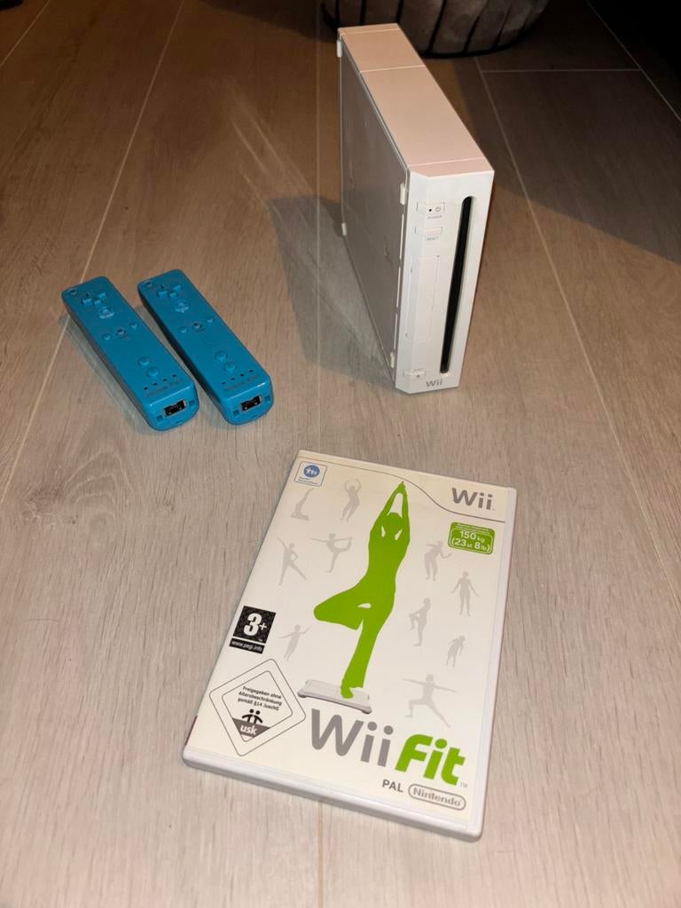 Wii Nintendo compleet met Wii Fit en 2 afstandsbedieningen, Spelcomputers en Games, Games | Nintendo Wii, Gebruikt, 1 speler, Eén computer