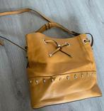 Zara mosterdgele bucketbag handtas met studs en binnenvakje, Sieraden, Tassen en Uiterlijk, Tassen | Damestassen, Ophalen of Verzenden