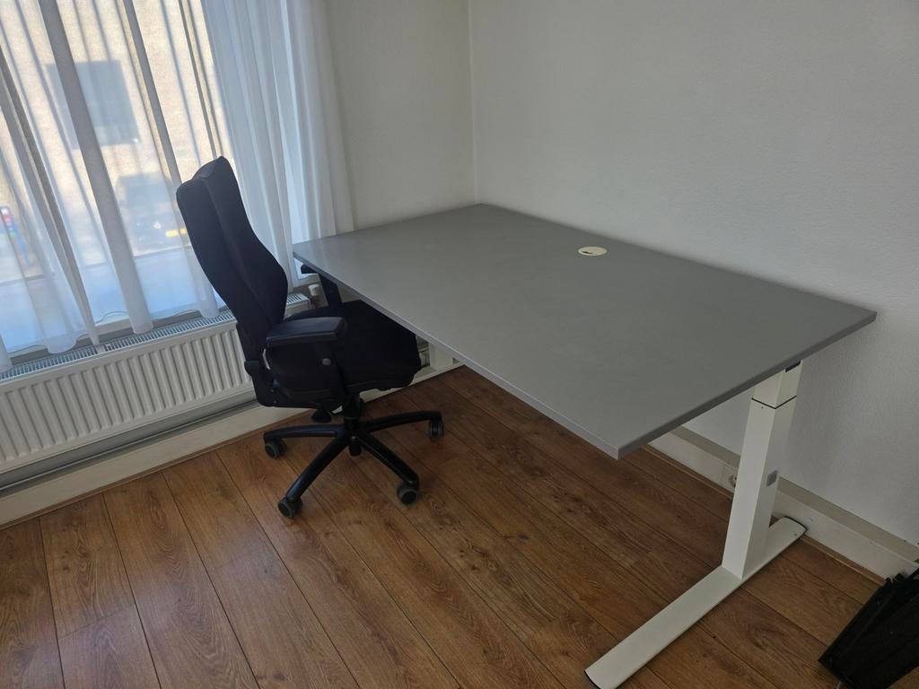 PERLA PB Crew Bureau - In hoogte verstelbaar met ladeblok, Huis en Inrichting, Ophalen, In hoogte verstelbaar, Zo goed als nieuw