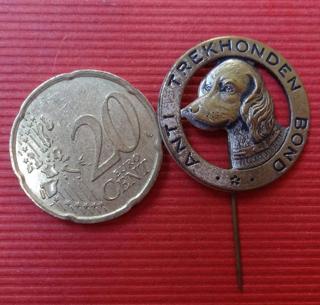 Zeer oud speldje  ANTI TREKHONDEN BOND, Verzamelen, Speldjes, Pins en Buttons, Ophalen of Verzenden, Gebruikt, Dier of Natuur