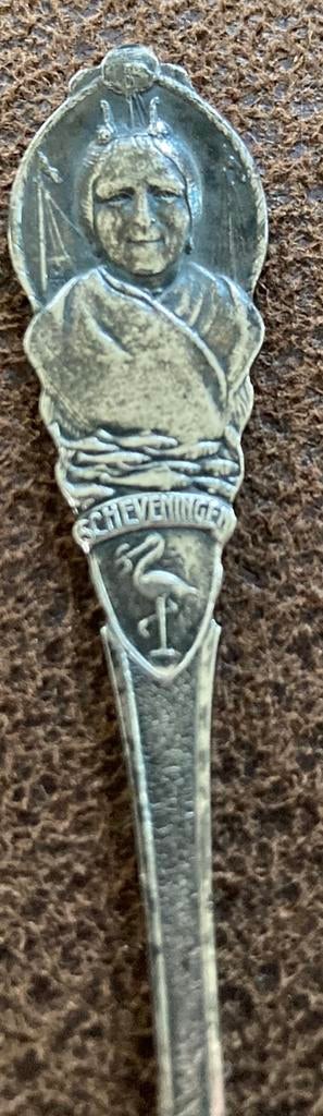 Art Deco lepel Den Haag Ooievaar Scheveningen Vissersvrouw, Antiek en Kunst, Antiek | Bestek, Verzenden