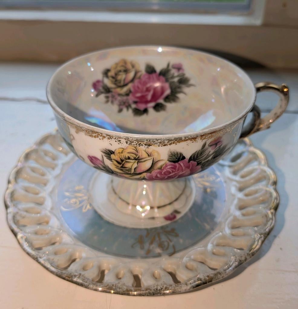 Vintage Japanse Theekop met Schotel - Parelmoer Rozen, Antiek en Kunst, Antiek | Servies los, Ophalen of Verzenden