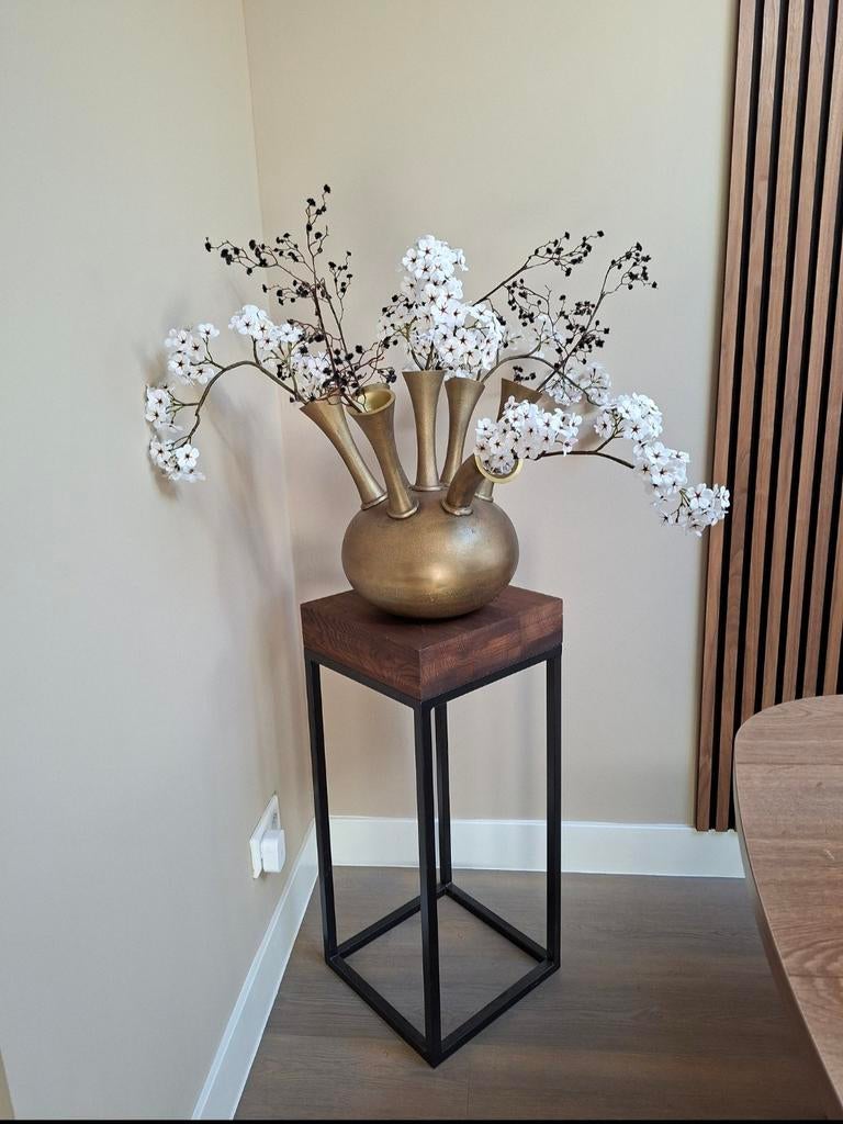 Te koop grote tulpenvaas met zuil. Inclusief bloemen wit., Huis en Inrichting, Woonaccessoires | Zuilen en Pilaren, Ophalen, Zo goed als nieuw