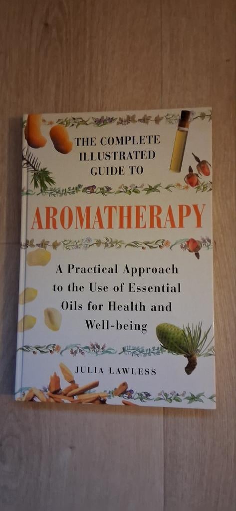 The complete illustraties guide to Aromatherapy, Boeken, Ophalen of Verzenden, Zo goed als nieuw, Bloemen, Planten en Bomen, Julia Lawless