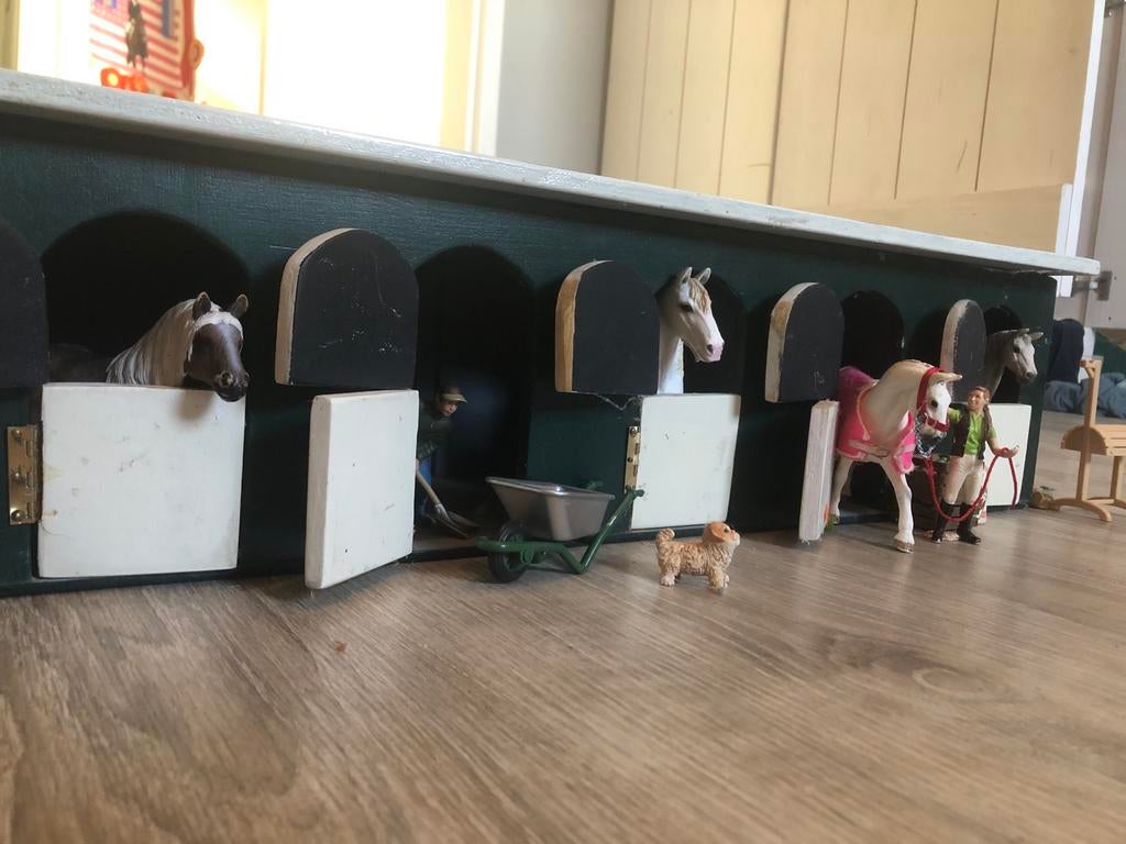Schleich paardenstal met 5 boxen en accessoires, Ophalen of Verzenden, Gebruikt, Jongen of Meisje