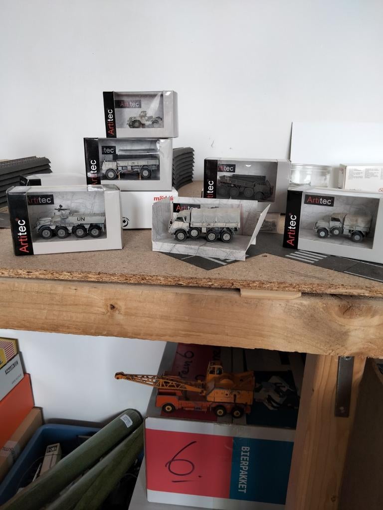 Artitec militair materieel in wit UN jasje, Overige merken, Gebruikt, 1:50 of kleiner, Ophalen of Verzenden