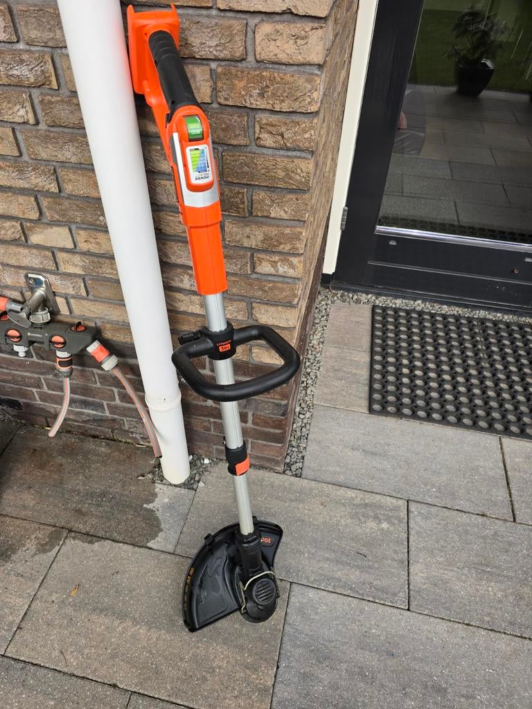 Black & Decker Grasstrimmer op accu, zgan, compleet, Ophalen of Verzenden, Zo goed als nieuw, Accu, Black+Decker