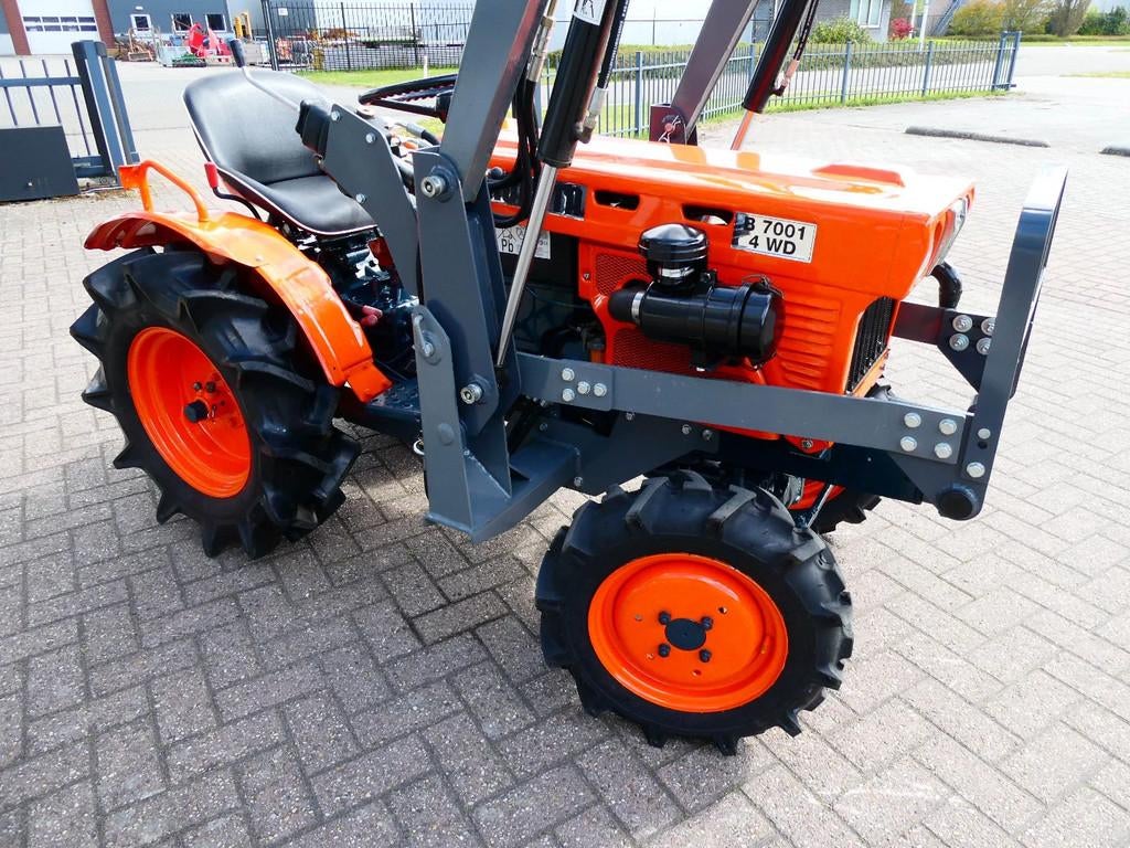 Kubota B7001 4wd / Voorlader, Overige merken, Gebruikt, De Maalstroom 3
8255 RN  Swifterbant, Mathijs Merkelijn