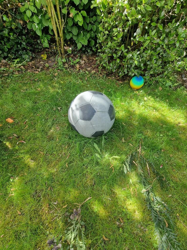 Stenen voetbal 35 cm - Tuindecoratie, Ophalen, Gebruikt, Steen, Abstract beeld