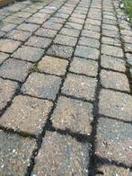 Gratis: 50+ m2 roze/blauwe betonklinkers, Ophalen, Gebruikt, Klinkers, 10 m² of meer