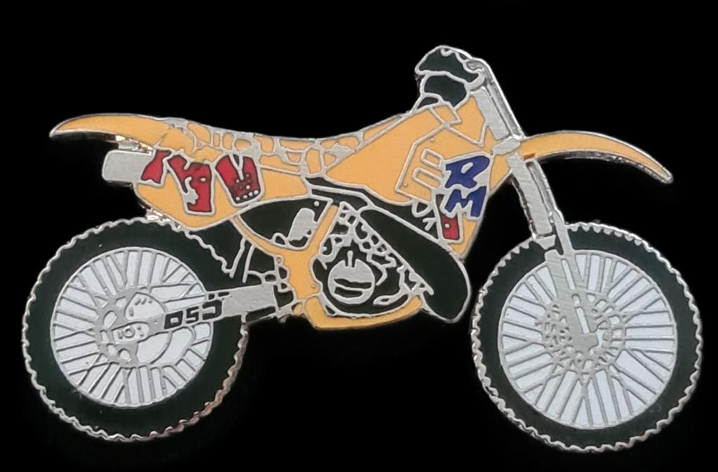 Suzuki RM 250 pin- geel, Verzamelen, Verzenden, Nieuw, Transport, Speldje of Pin