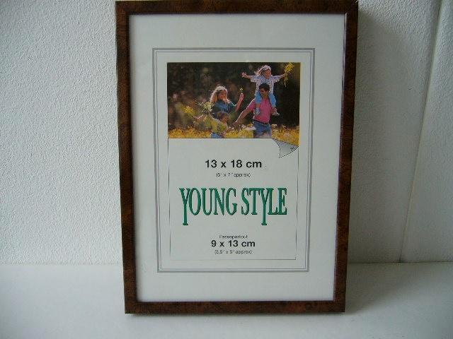 nr9 Fotolijst 13 x 18 met bruine kunststof omlijsting nieuw, Audio, Tv en Foto, Fotografie | Fotolijsten, Nieuw, Ophalen of Verzenden