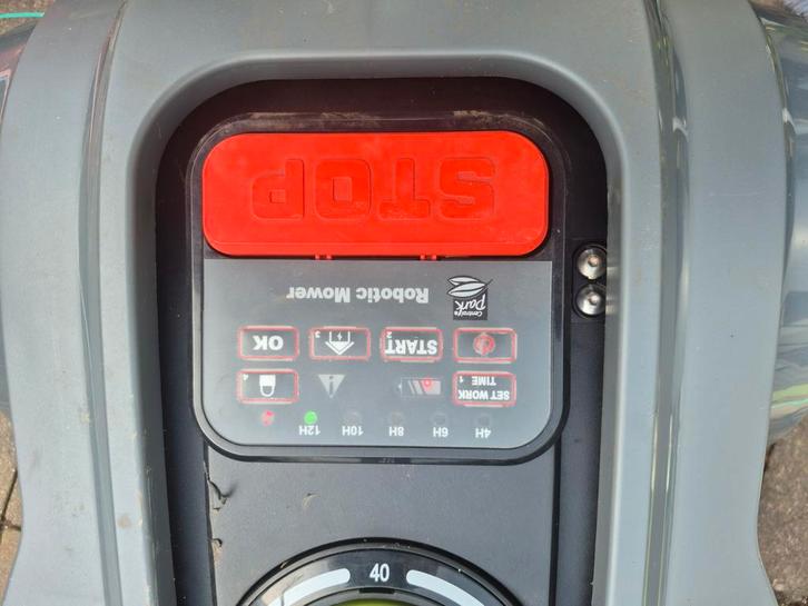 2 robotmaaiers met een probleempje, Tuin en Terras, Robotmaaiers, Ophalen of Verzenden