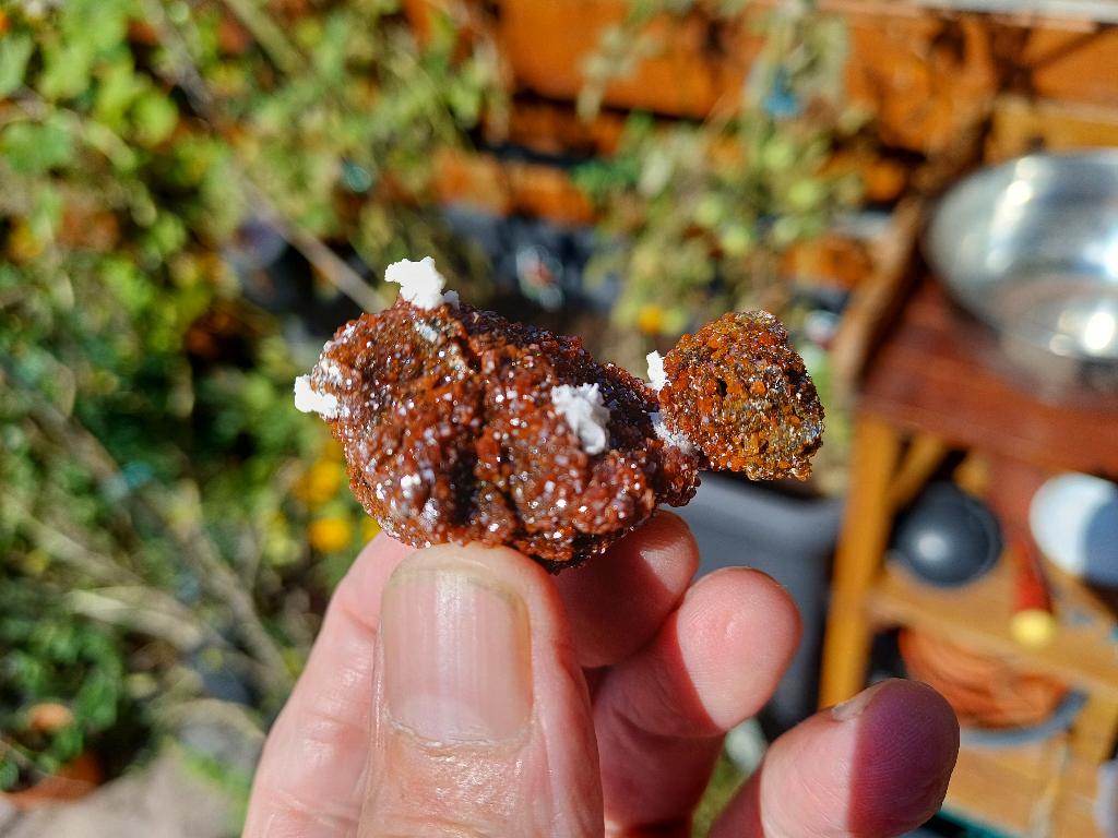 VA03 Glinsterende Vanadiniet Bariet Calciet Mibladen Marokko, Ophalen of Verzenden, Mineraal