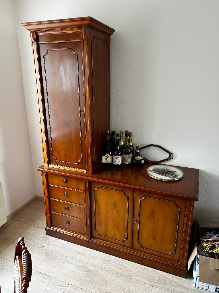 Oude Engelse buffetkast, Ophalen, Gebruikt, Met deur(en), 200 cm of meer