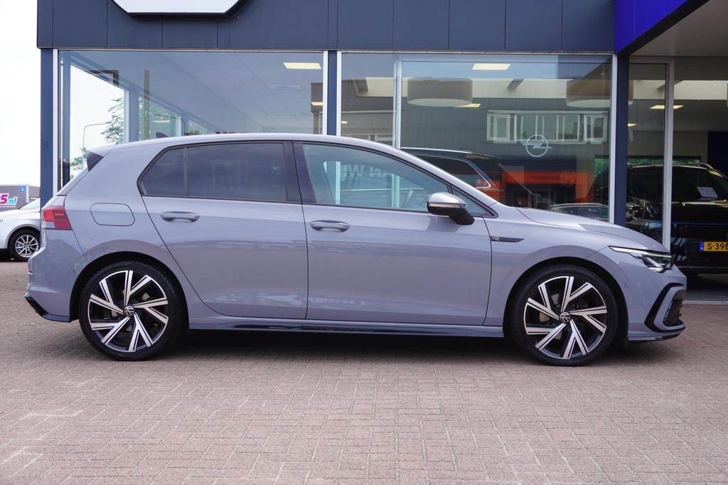 Volkswagen Golf 1.5 eTSI R-Line | Automaat | CarPlay| Vol op, Auto's, Volkswagen, 4 cilinders, 150 pk, Leder en Stof, Origineel Nederlands