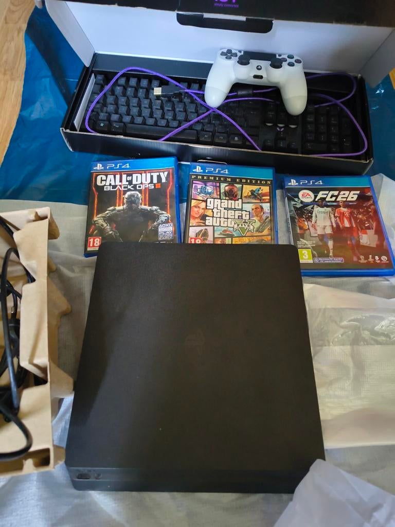 PlayStation 4 slim compleet met 3 games en een keyboard, Ophalen of Verzenden, Zo goed als nieuw, Met 1 controller, Original