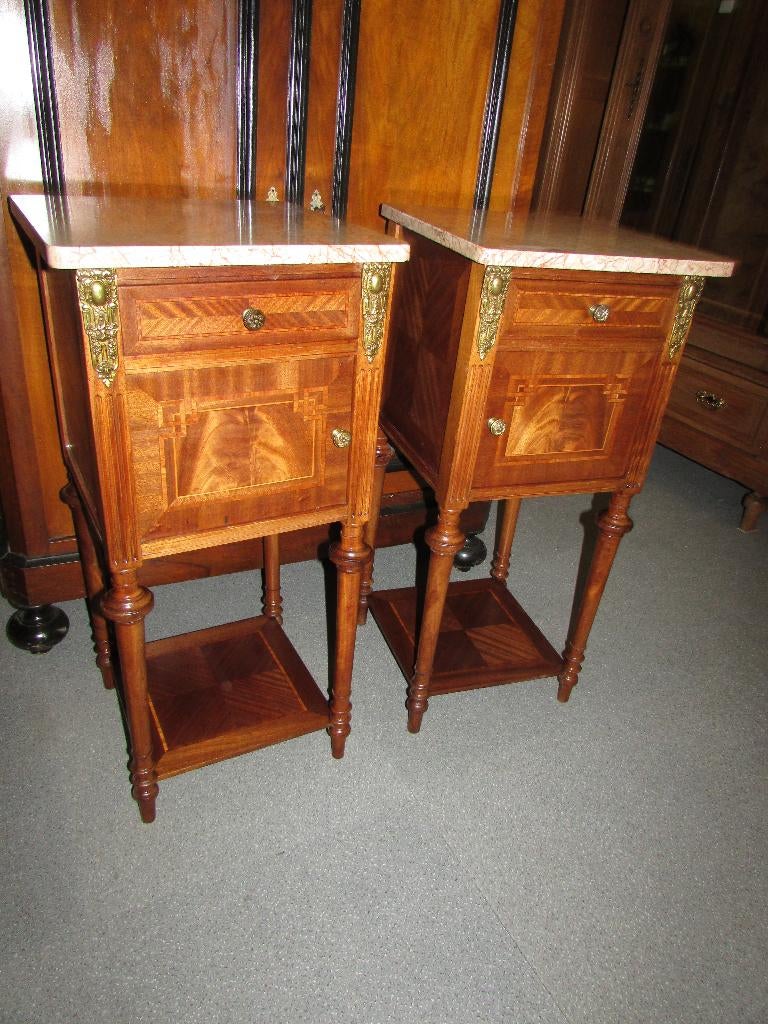 antiek mahonie set nachtkastjes met rood marmer blad 375,00, Minder dan 45 cm, Ophalen of Verzenden, Zo goed als nieuw, 70 cm of meer