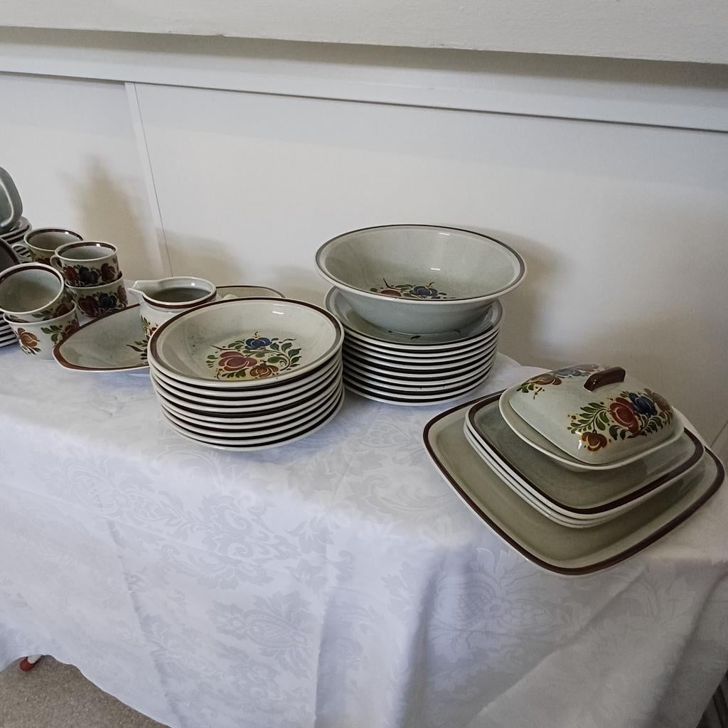 Winterberg 8-delig servies, Huis en Inrichting, Keuken | Servies, Ophalen of Verzenden, Porselein, Overige stijlen