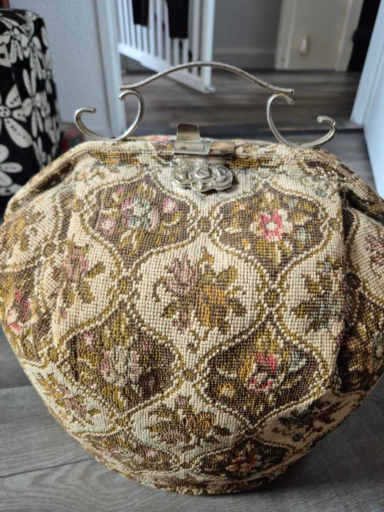 Vintage theebeurs, Ophalen