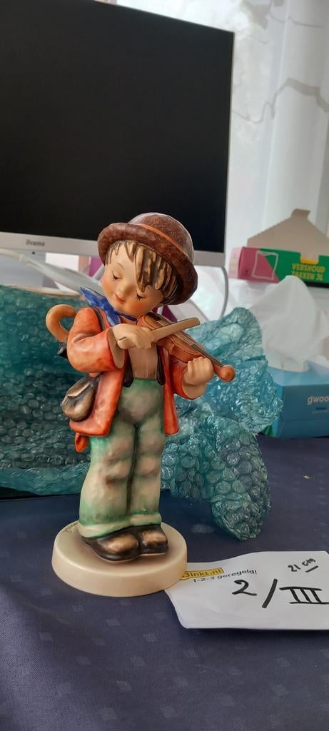 Hummel beeldje 21cm - Jongen met viool, Ophalen of Verzenden