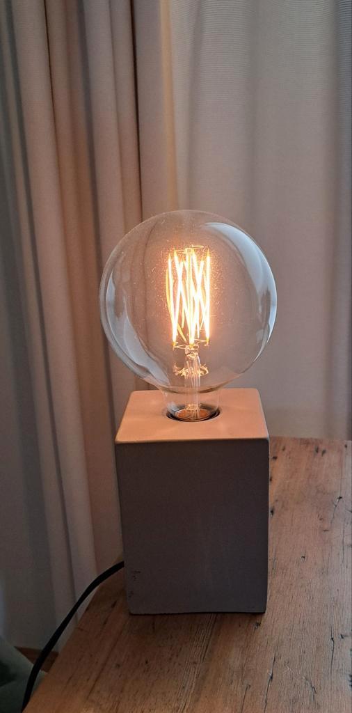 Betonnen tafellamp met dimmer en Edison LED lamp, Huis en Inrichting, Lampen | Tafellampen, Zo goed als nieuw, Minder dan 50 cm