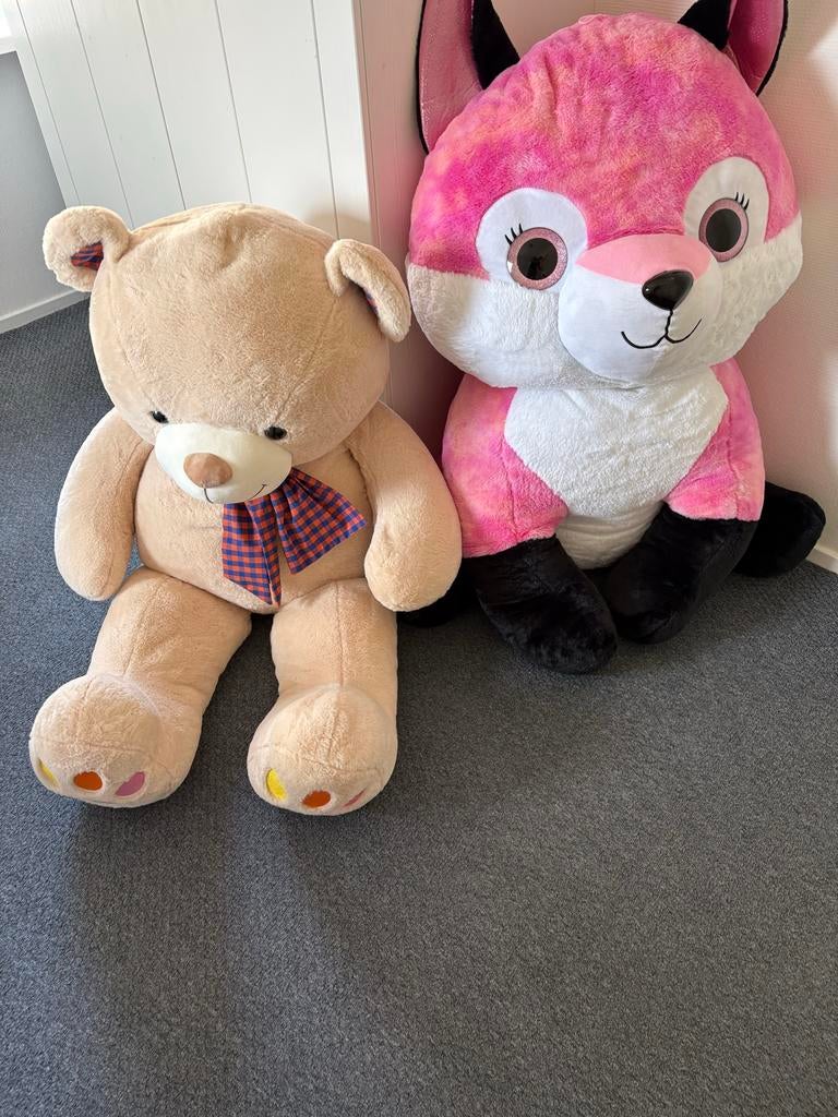 Twee grote knuffels: beer en roze vos - Nieuw, Beer, Nieuw, Ophalen of Verzenden, Beige