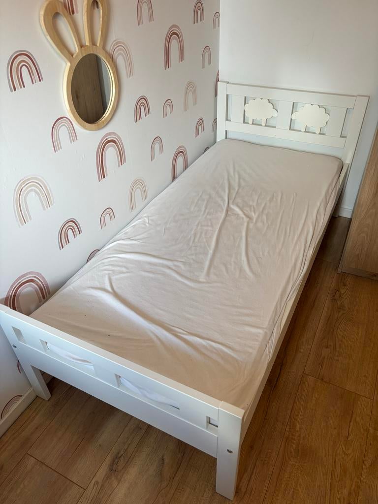 Peuterbed IKEA met matras, Kinderen en Baby's, Kinderkamer | Bedden, Ophalen, Gebruikt, 70 tot 85 cm, 140 tot 160 cm