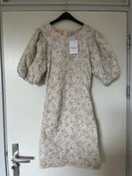 Jurk, Kleding | Dames, Jurken, Beige, Nieuw, Ophalen of Verzenden, Maat 36 (S)