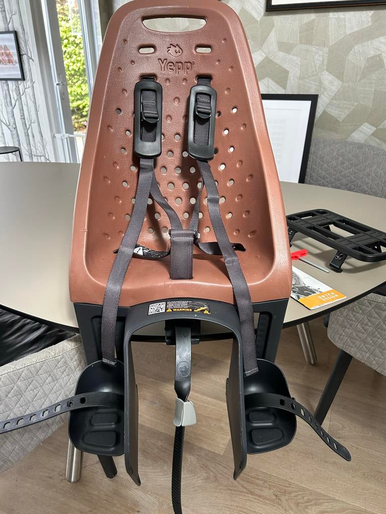 Yepp Maxi Fietsstoel Achterop - Bruin, Fietsen en Brommers, Fietsaccessoires | Fietsstoeltjes, 15 t/m 25 kg, Achterzitje, Voetsteuntjes