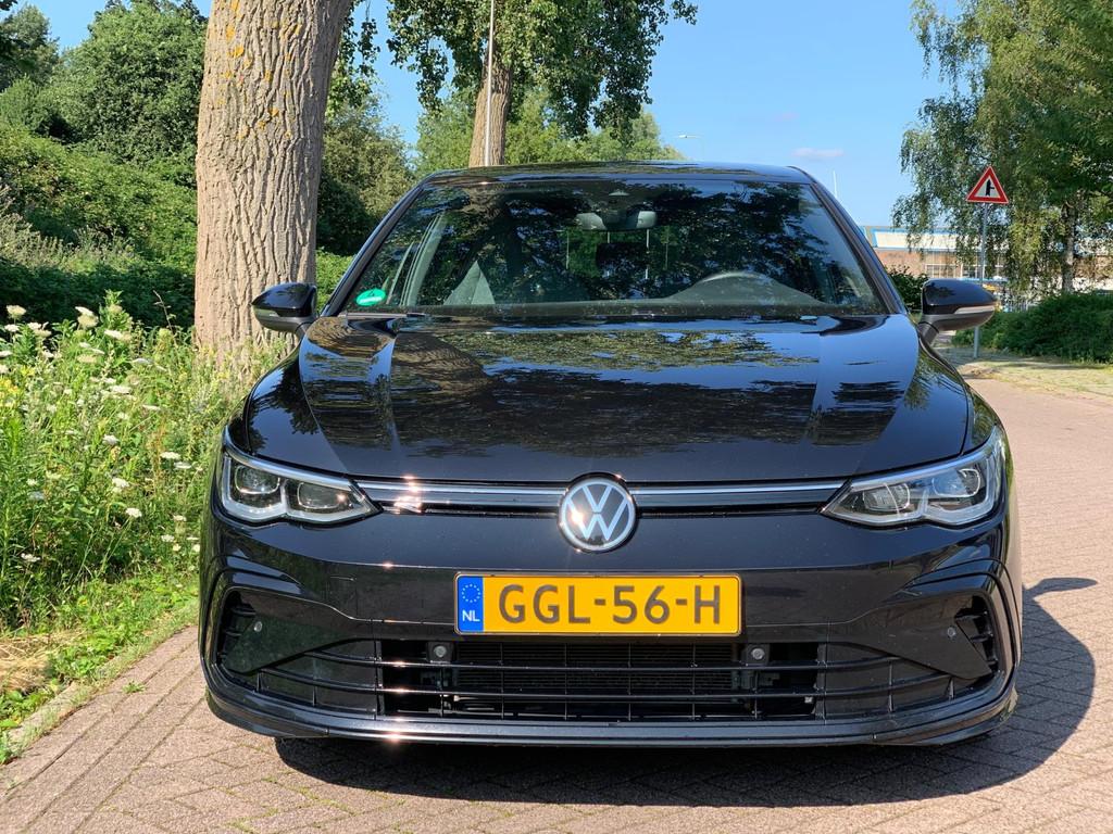 Volkswagen GOLF 1.5 eTSI R-Line |KEYLESS|ACC|DCC|IQ|18''|20, Auto's, 4 cilinders, 150 pk, Zwart, Bedrijf