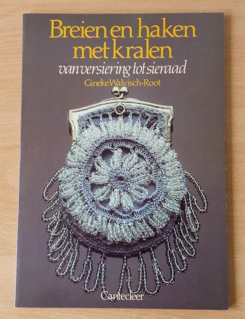 Breien en Haken met Kralen - Gineke Walvisch - 1983, Gebruikt, Overige typen, Ophalen of Verzenden, Nvt