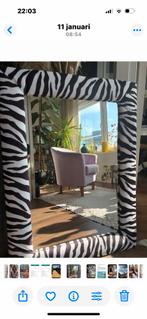 Grote spiegel met zebraprint omlijsting, Huis en Inrichting, Woonaccessoires | Spiegels, Ophalen, 100 tot 150 cm, Zo goed als nieuw