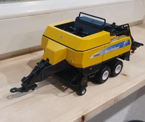 Britains 42171 New Holland BB 960 Baler Stropers, Hobby en Vrije tijd, Modelauto's | 1:32, Ophalen, Zo goed als nieuw, Tractor of Landbouw