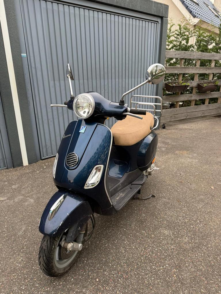 Vespa lx50cc 4 takt, Fietsen en Brommers, Scooters | Vespa, Ophalen of Verzenden, Zo goed als nieuw, Benzine, Vespa LX